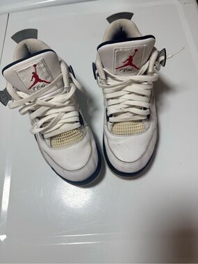 Jordan Kids White and Navy Jumpman Low-Top Sneakers with Red Logo